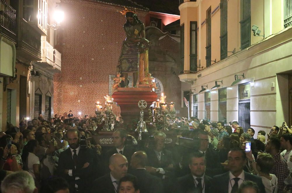 La imagen del Señor es trasladada en unas andas acompañado de la Banda de Zamarrilla, de cara a la procesión extraordinaria de este sábado