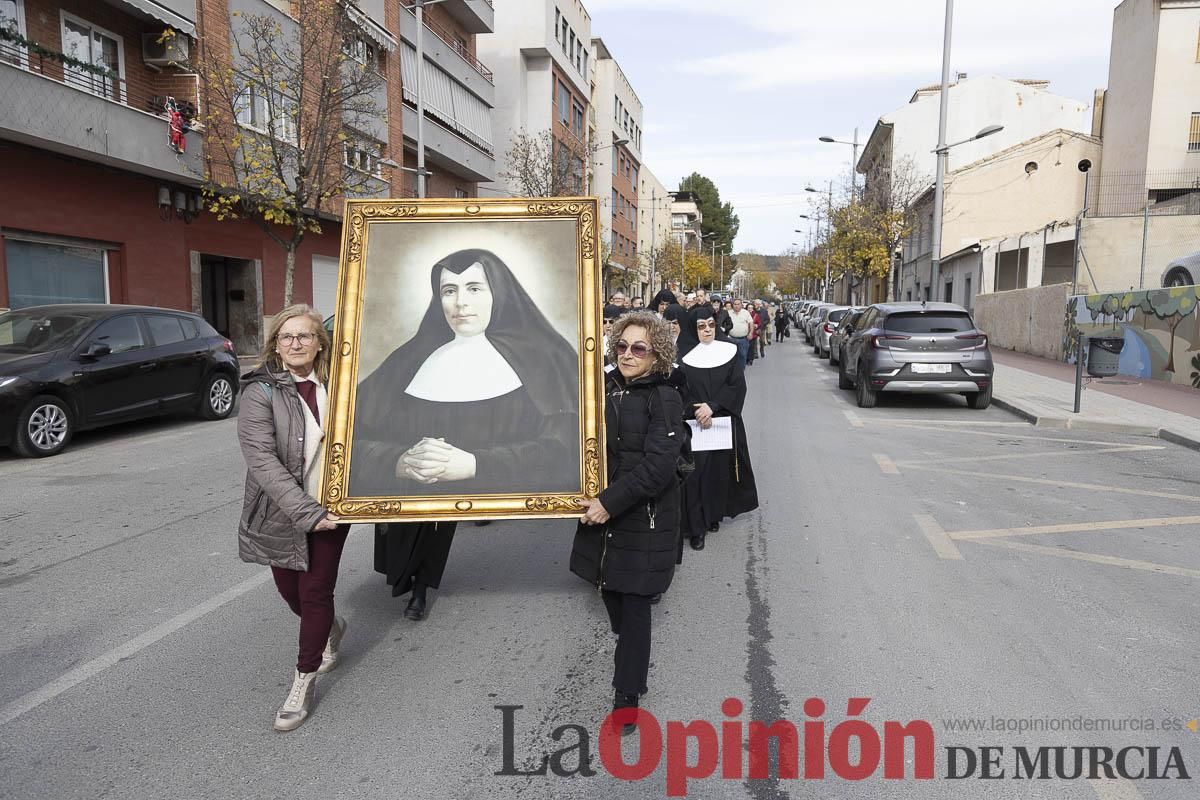 Así ha sido el traslado del cuatro y la reliquia de Santa Teresa de Jornet desde el Asilo hasta la Parroquia de la Concepción en Caravaca