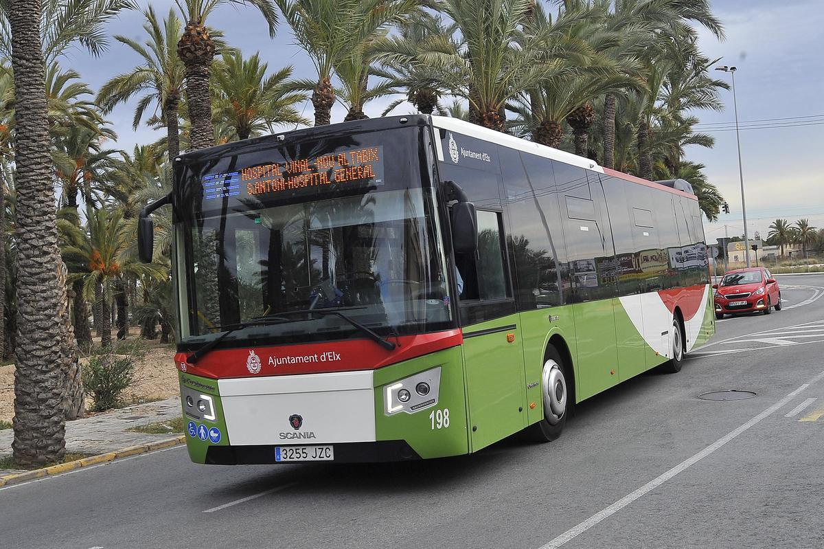Los autobuses urbanos de Elche secundan hoy la huelga