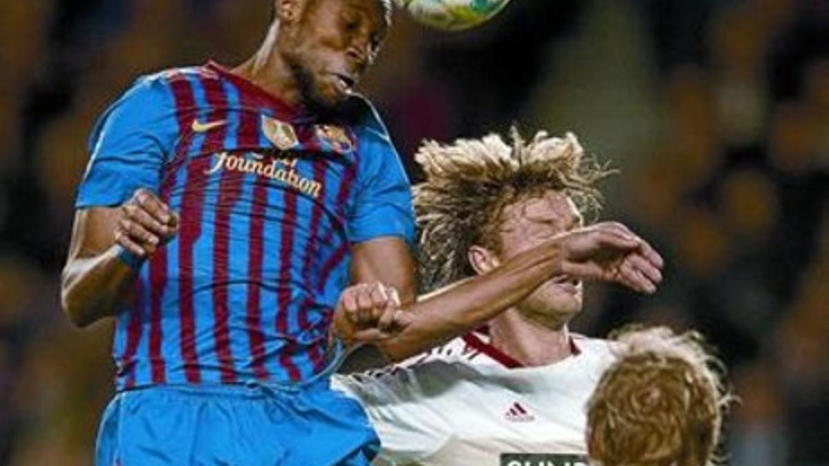 Keita se anticipa de cabeza a Rolfes y a Kiessling, anoche en el Camp Nou.