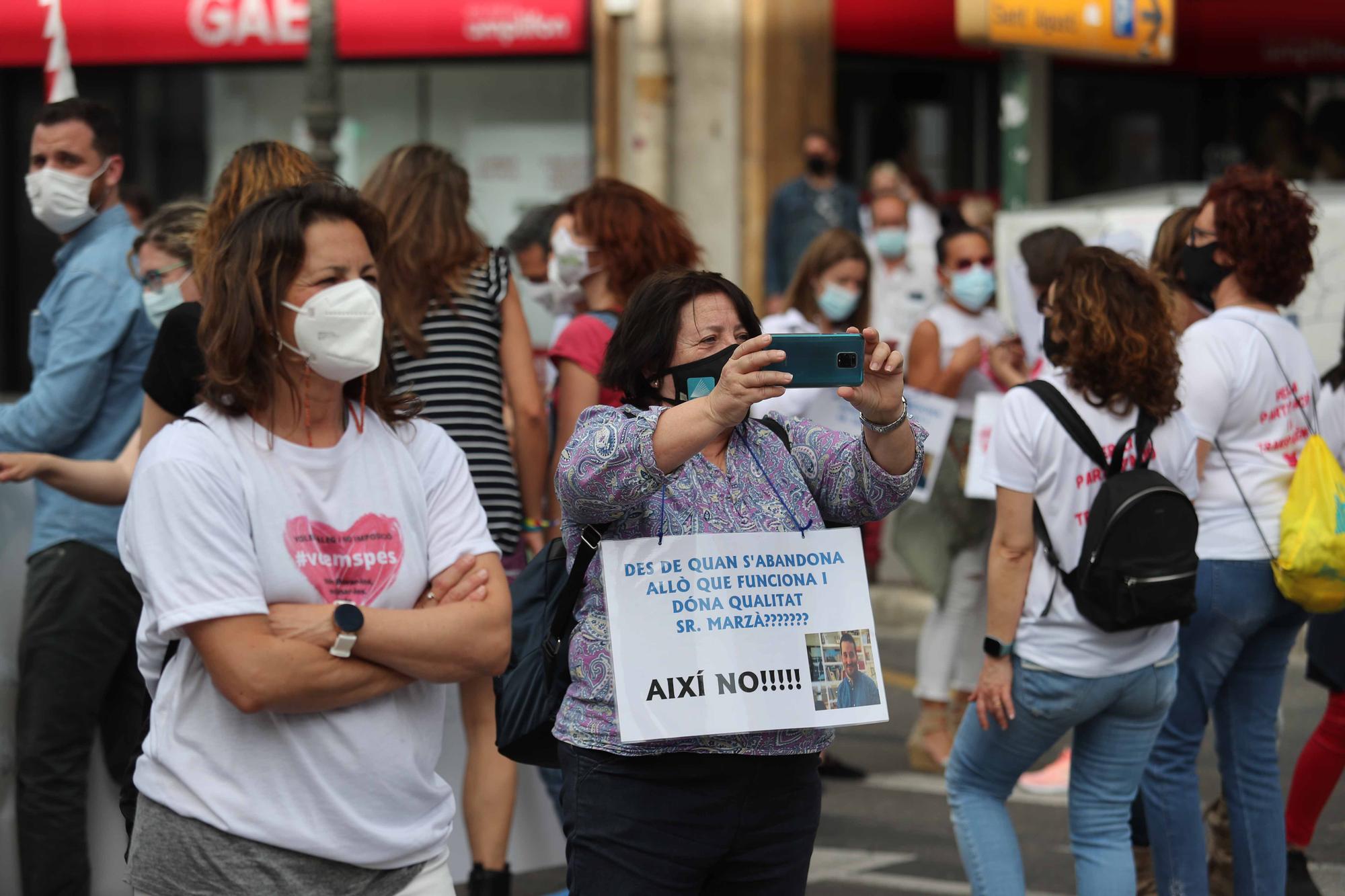 Protesta en València contra el "desmantelamiento" de los SPES y reclama "diálogo" a Educación