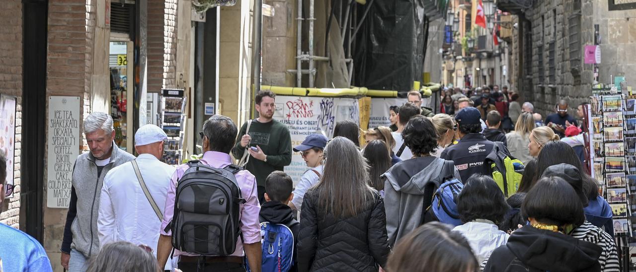 Imagen de archivo de la calle de Montcada, a rebosar de turistas por el tirón del Museu Picasso.