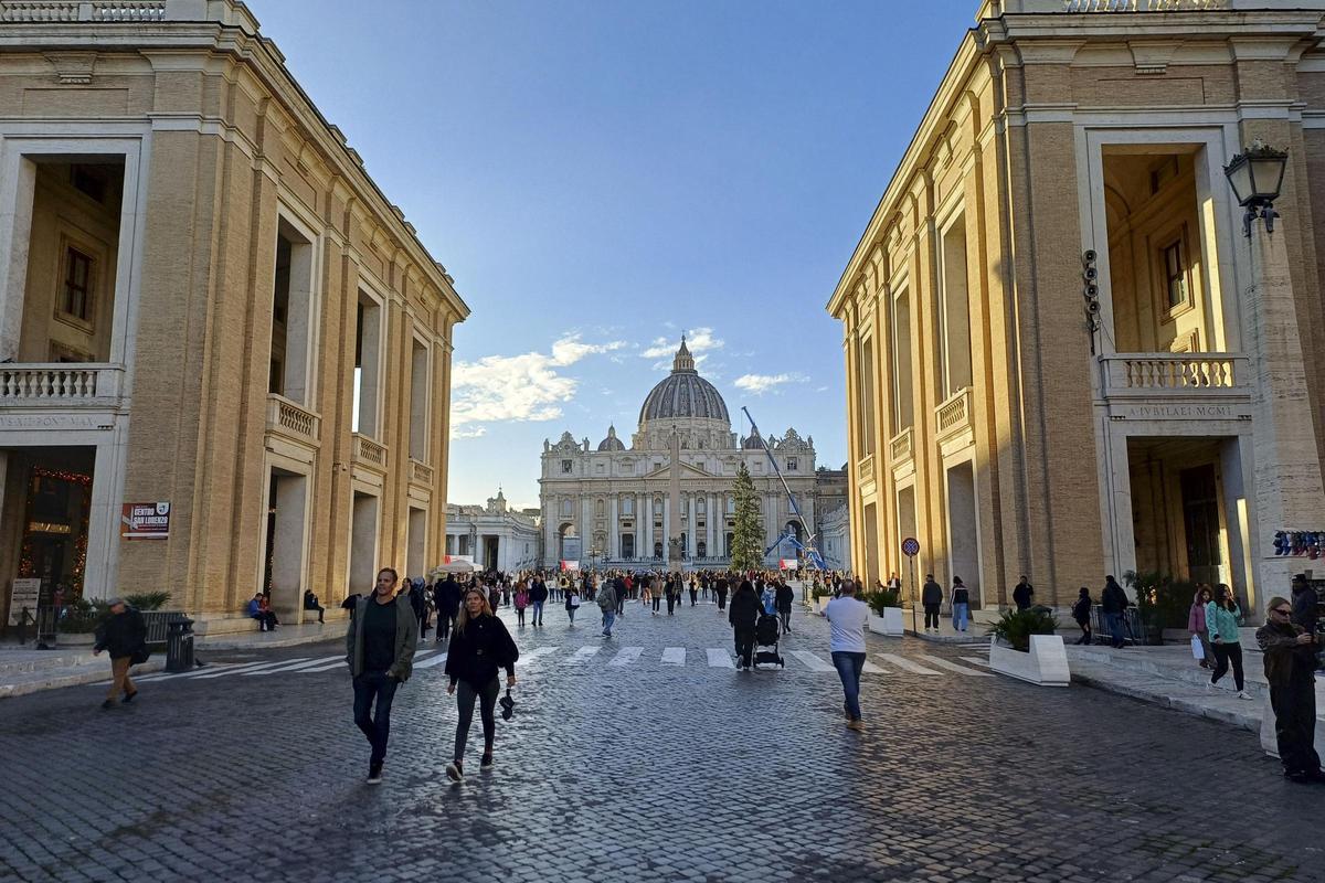 Cientos de católicos arcoíris de todo el mundo cruzarán en peregrinación la puerta de la Basílica de San Pedro, en la Ciudad del Vaticano