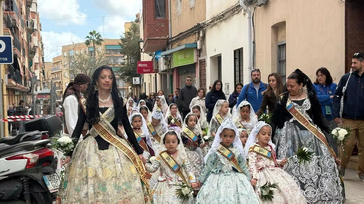 Quart de Poblet cumple la tradición por San José de vivir la ofrenda más tardía de l'Horta