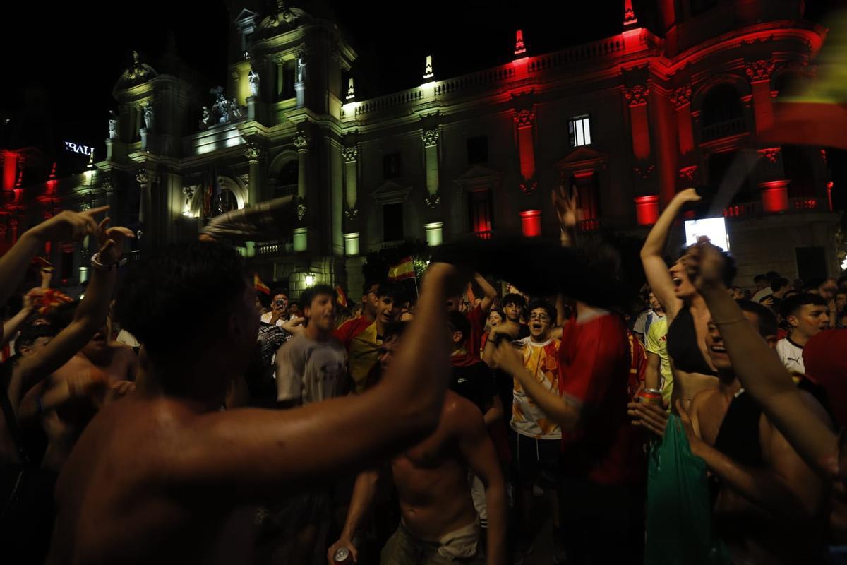 Euforia en València por el triunfo de la Roja Euforia en València por el triunfo de la Roja