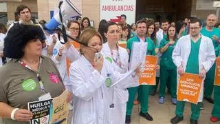 La huelga médica paraliza quirófanos y consultas de especialistas en la Región
