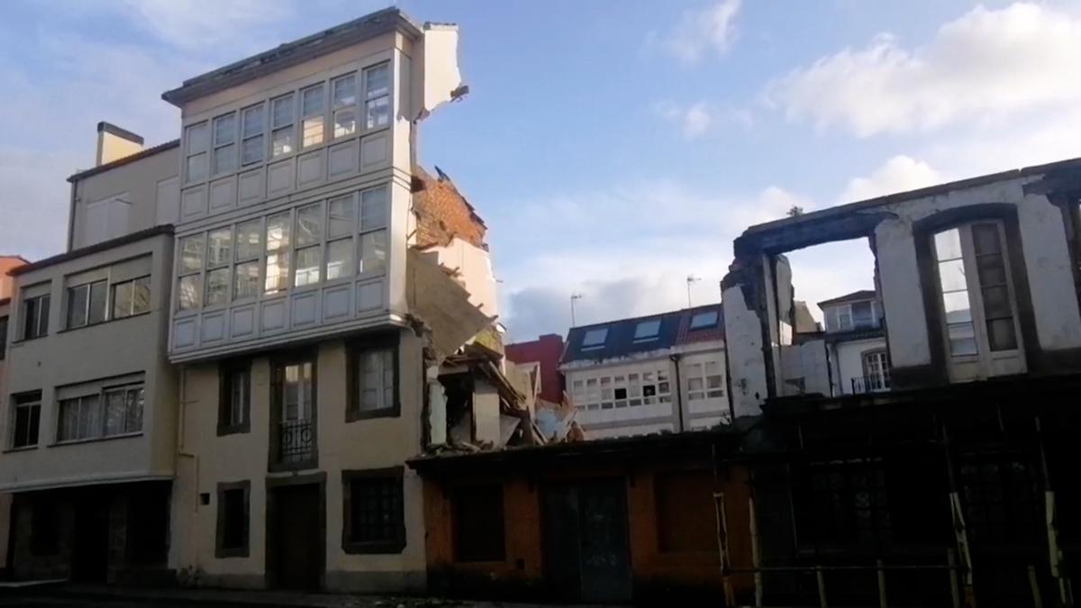 Colapsa un edificio deshabitado en el barrio ferrolano de Esteiro