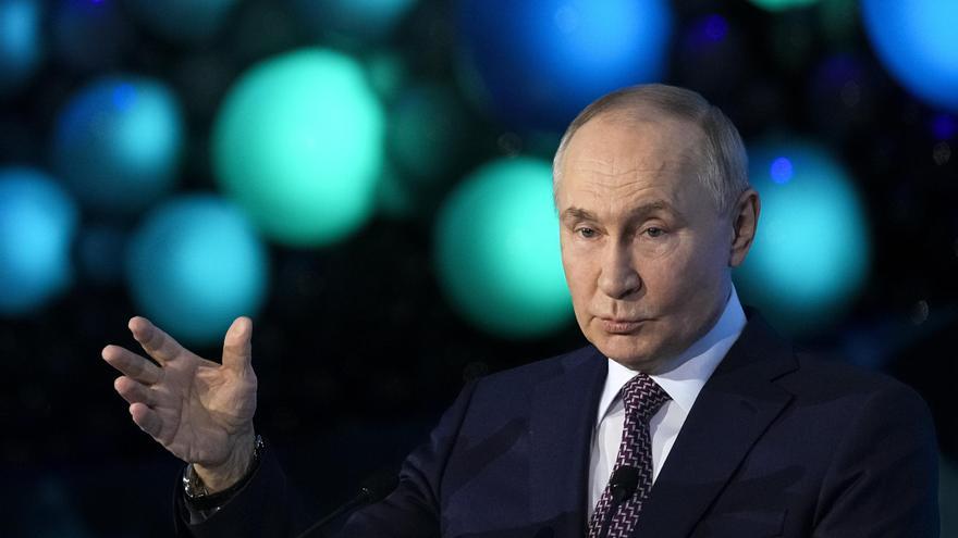 Inflación y menos libertades: el precio que paga Rusia por tres años de guerra en Ucrania