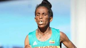 atleta-etiope-aunque-parezca-mentira-esta-disputando-los-mundiales-sub-finlandia-1531413146211