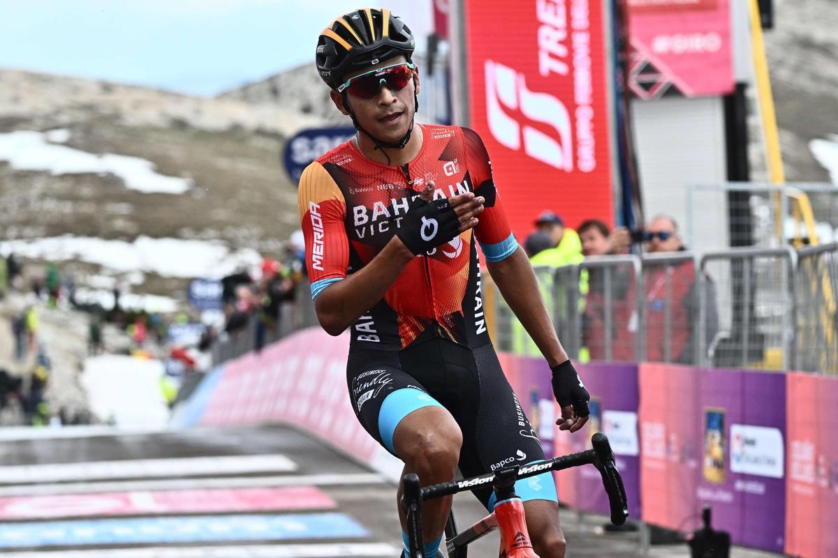 Longarone (Italy), 26/05/2023.- Colombian rider Santiago Butrago Sanchez of Bahrain Victorious celebrates after winning the 19th stage of the Giro d’Italia 2023 cycling tour, over 183km from Longarone to Tre Cime di Lavaredo, Italy, 26 May 2023. (Ciclismo, Bahrein, Italia) EFE/EPA/LUCA ZENNARO