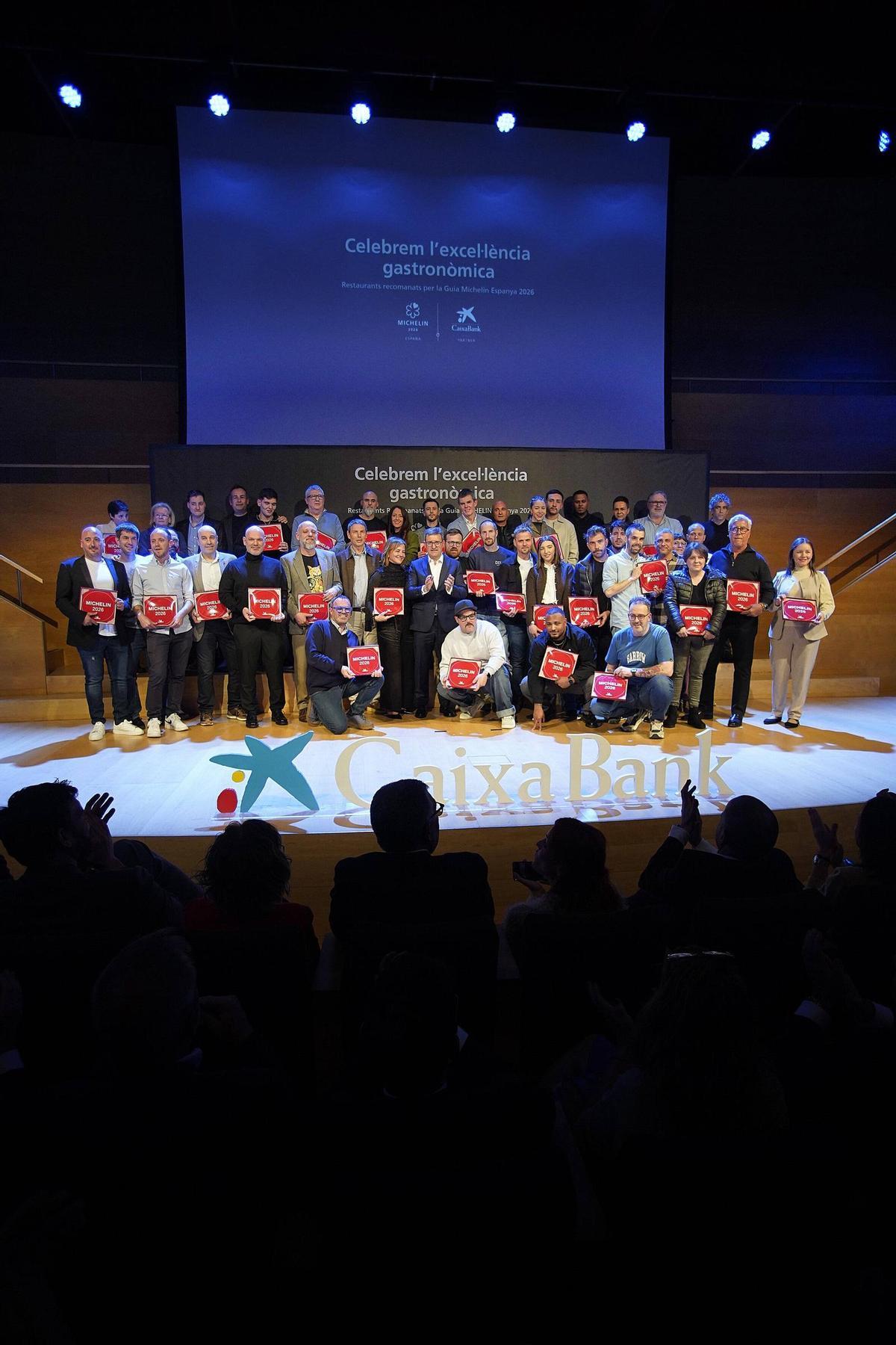 Les imatges de l'entrega de plaques als restaurants recomanats a la Guia Michelin