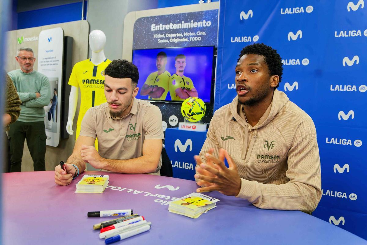 Galería | La afición del Villarreal, enloquecida con Willy Kambwala y el 'killer' Georges Mikautadze