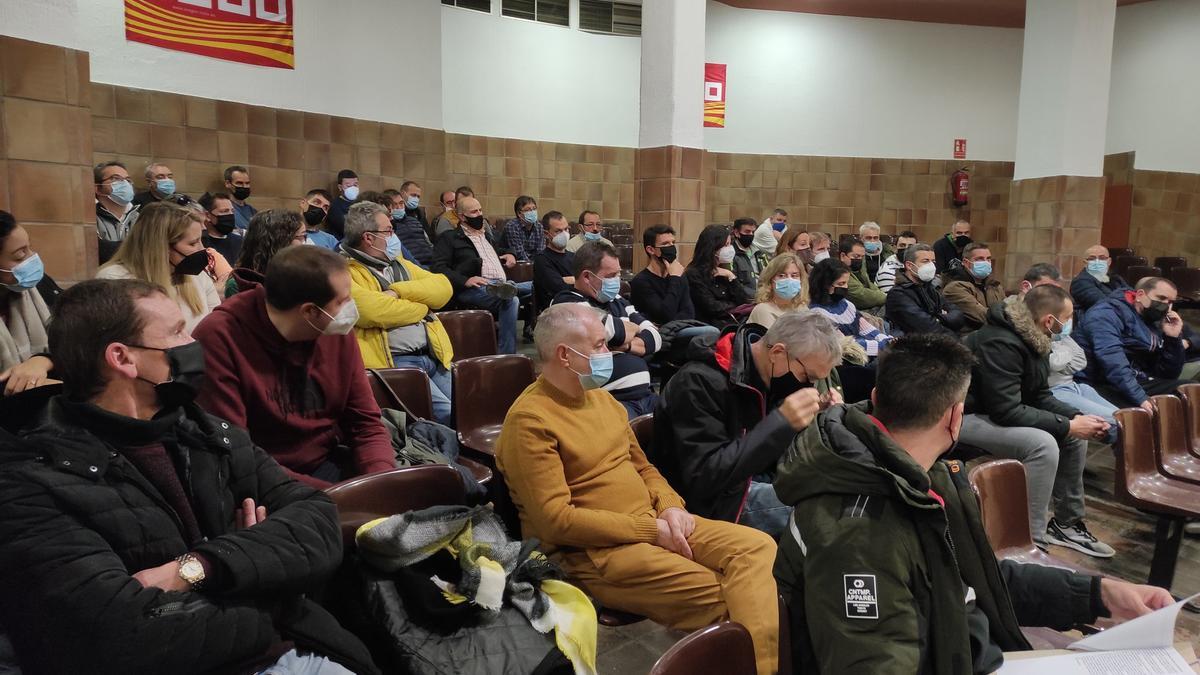 La asamblea de la plantilla de Bosal celebrada este domingo en la sede de CCOO en Zaragoza.