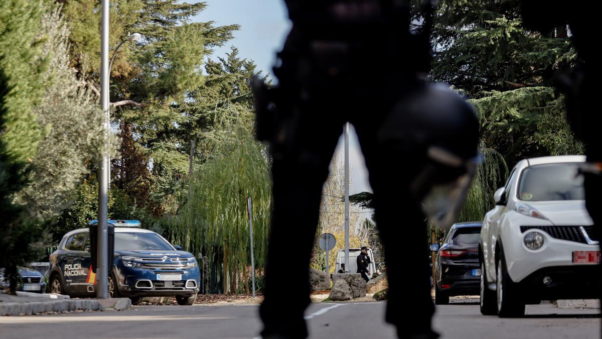 Un agente de Policía Nacional en una calle de Madrid.