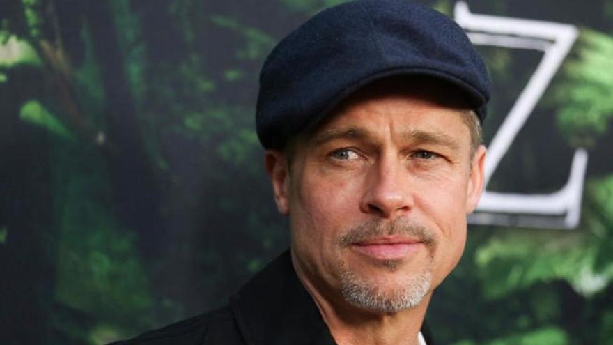 Brad Pitt reaparece delgado y triste para presentar su último filme