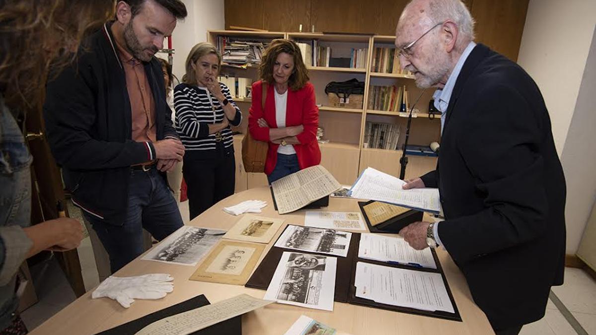 Acto de donación del archivo musical de Manuel Hurtado Muro a la Diputación de Cáceres.