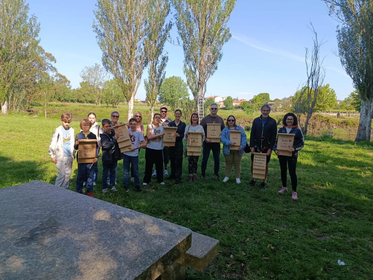 Participantes en el proyecto para vigilar las poblaciones de murciélagos.