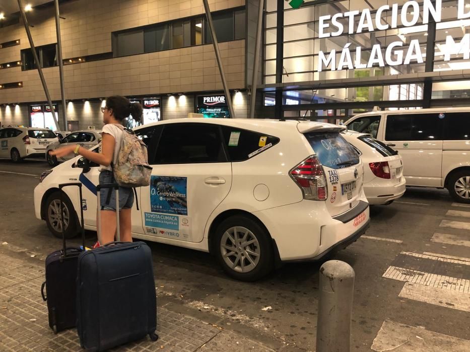 Los taxistas de Málaga se movilizan en apoyo a la huelga de Barcelona