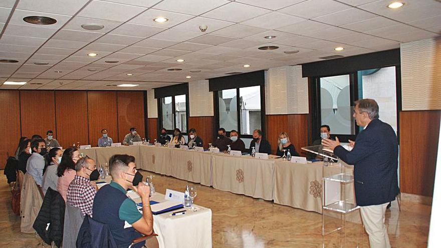 Charla de inauguración del curso en el Balneario de Laias.   | // FDV