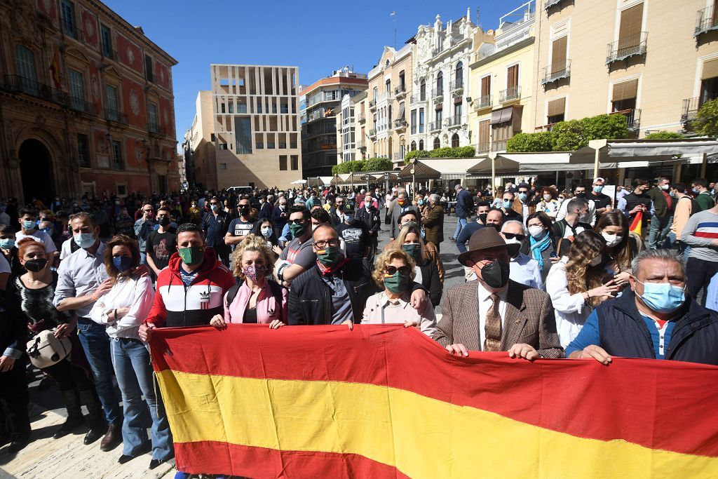 La plaza de la Catedral de Murcia se abarrota para recibir a Abascal