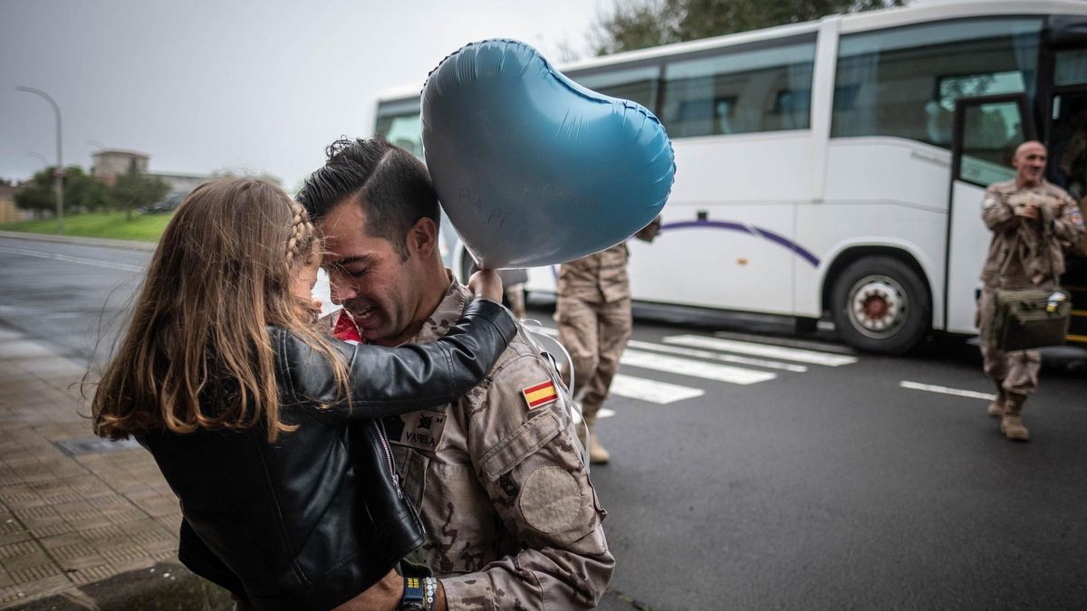 Los militares del Bhelma VI se reencuentran con sus familiares