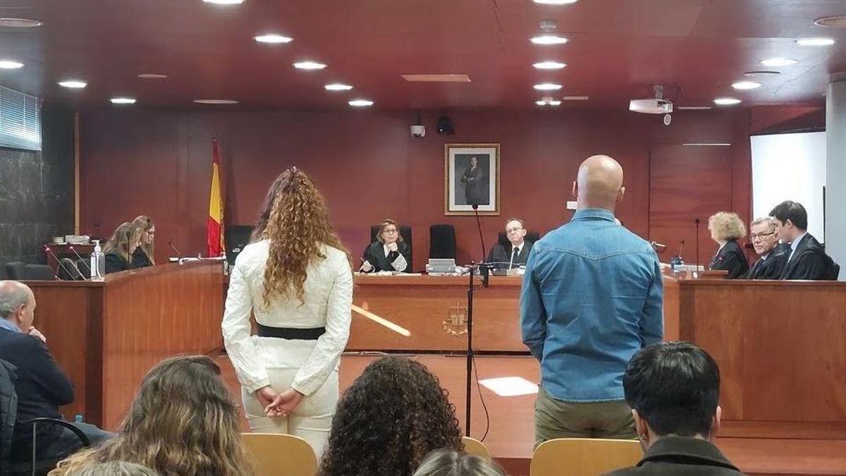 Los dos acusados, Priscila Lara Guevara y Constantin Dumitru, durante el juicio.