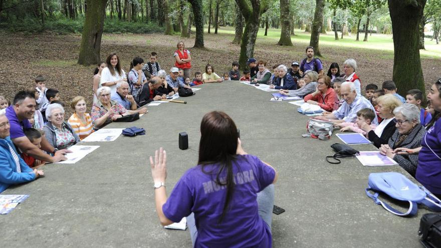 Cruz Roja organiza en la Carballeira do Rodo un taller de memoria