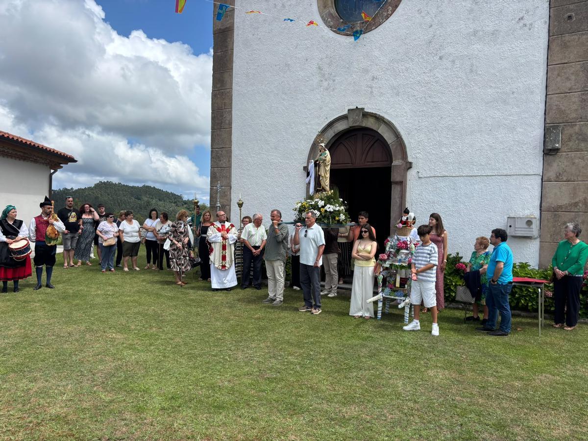 Salida de la procesión en Candanal.