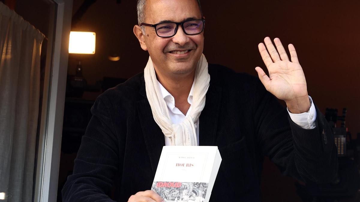 El argelino Kamel Daoud gana el premio de novela Goncourt 2024 por 'Houris'