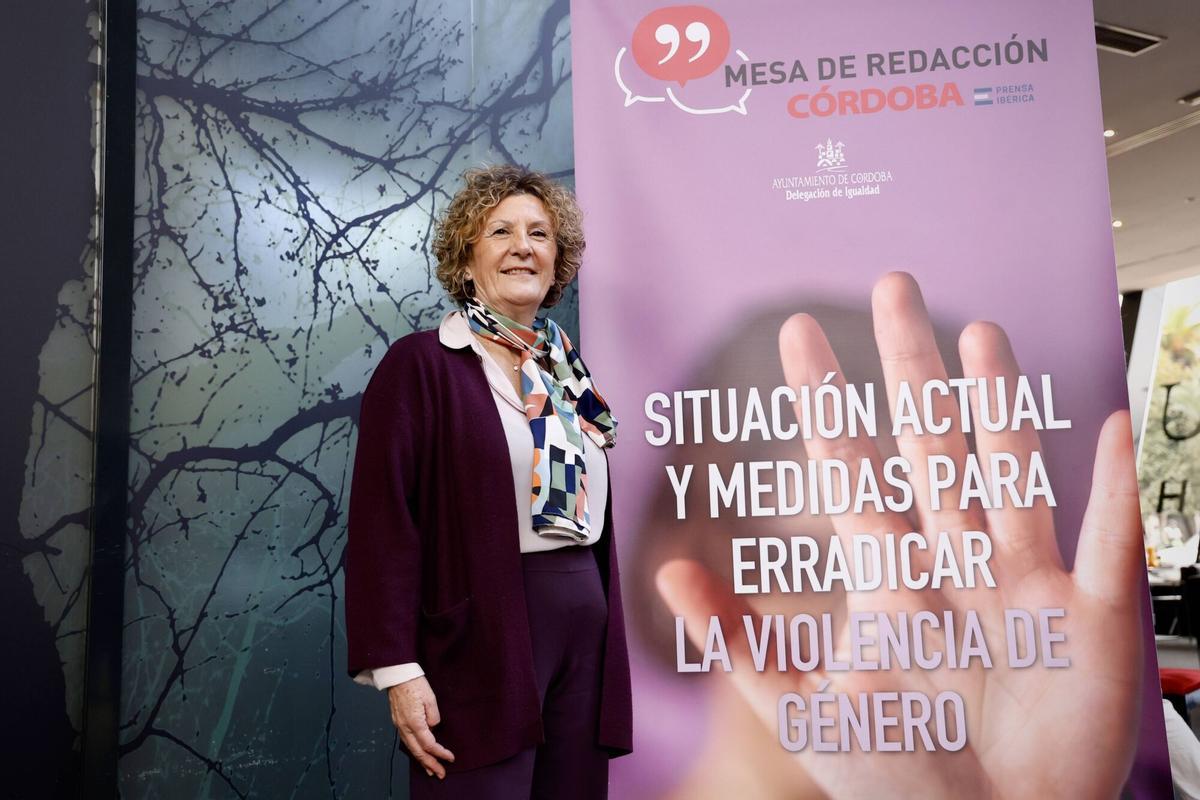 MESA DE REDACCIÓN DIARIO CÓRDOBA DEL 25N. SITUACIÓN ACTUAL Y MEDIDAS PARA ERRADICAR LA VIOLENCIA DE GÉNERO Rosario Alarcón, directora Instituto Andaluz de la Mujer Córdoba. Auxiliadora Fernández, directora en Fundación Emet Arco Iris. Marian Aguilar, tercera Tte. alcalde y delegada de Igualdad y Deportes. Eileen Calles Álvarez, directora del área de mujer e igualdad de APERFOSA