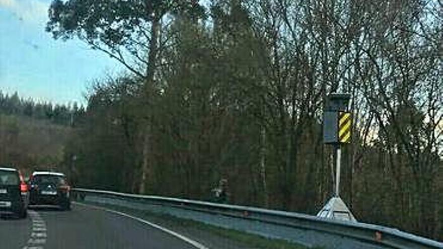 Radar instalado en la AC-840 a su paso por Oza-Cesuras.