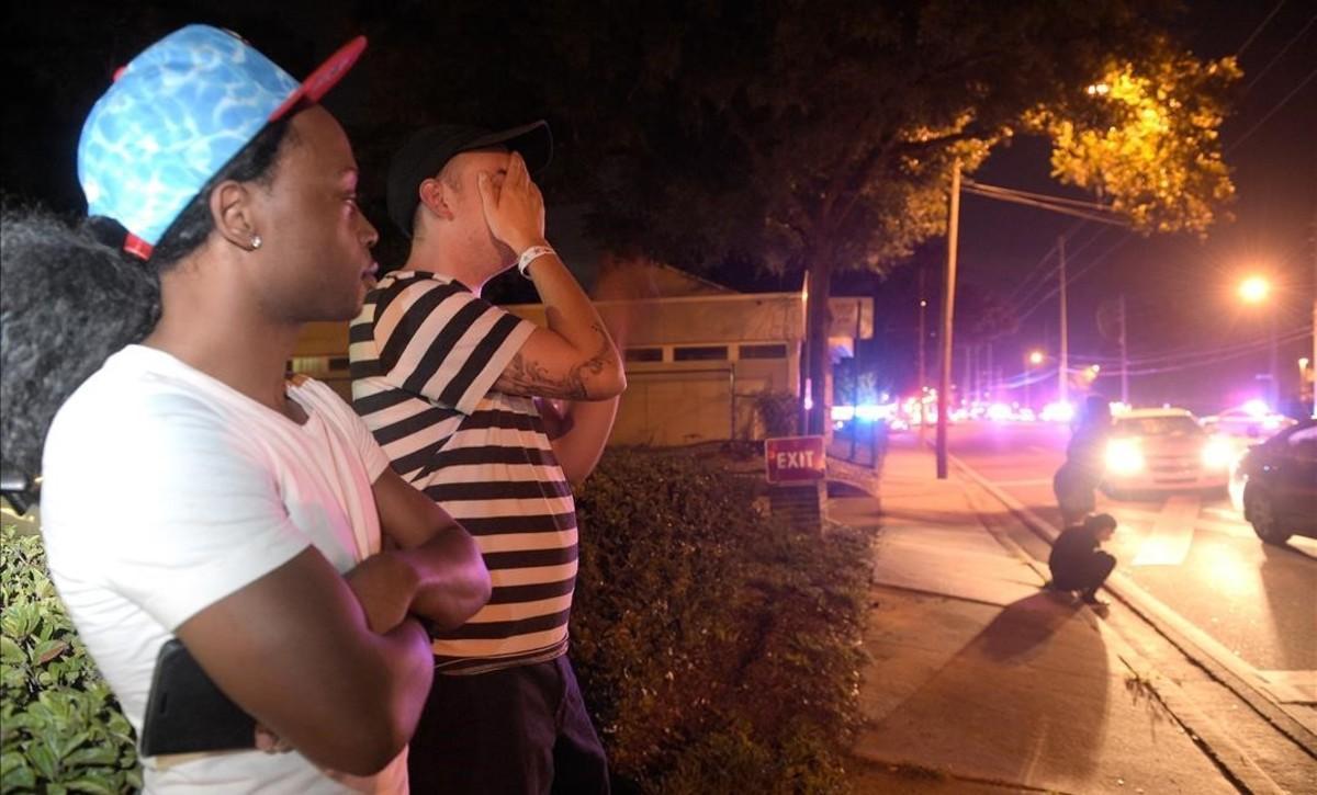 Jermaine Towns y Brandon Shuford en la calle tras la masacre del Pulse