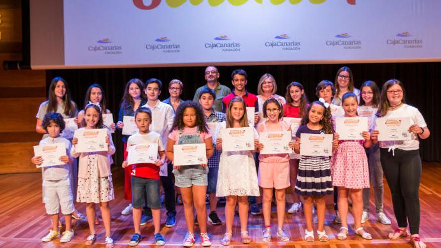 Foto de familia de todos los ganadores del certamen