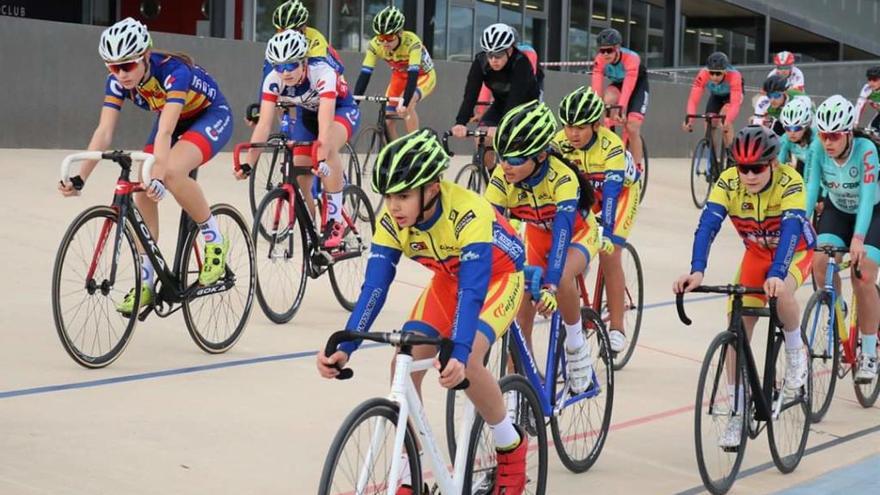 Momento de una de las pruebas disputadas en el velódromo Manolo Guijarro