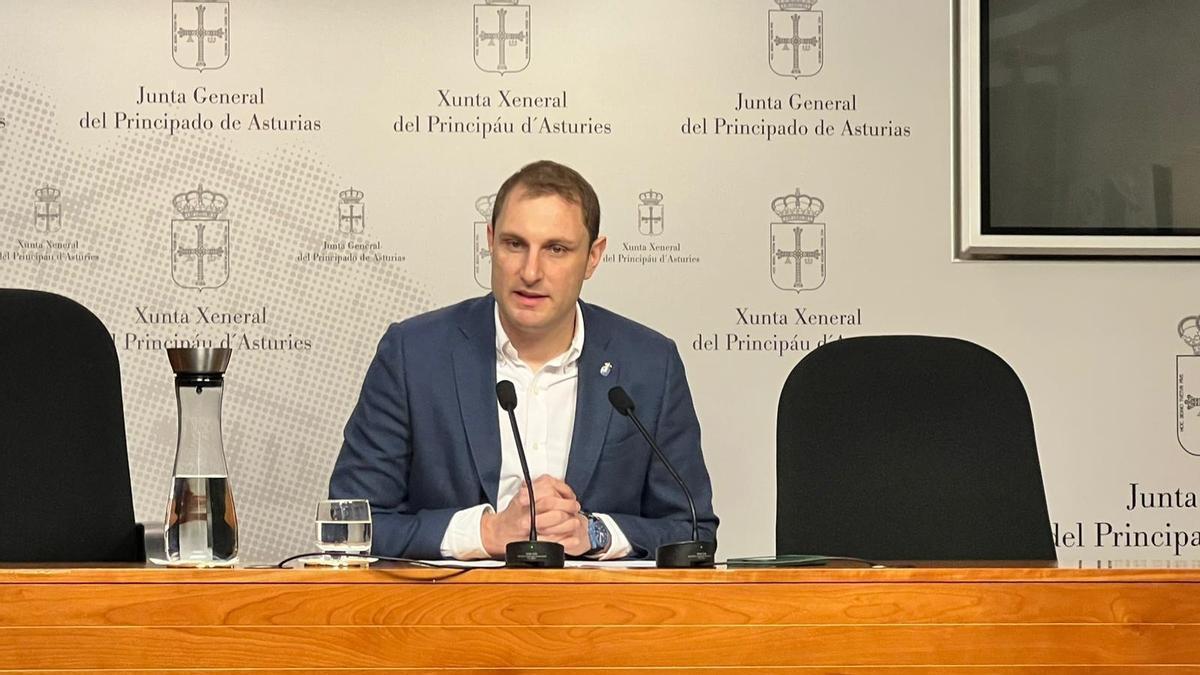 Adrián Pumares, en la Junta.