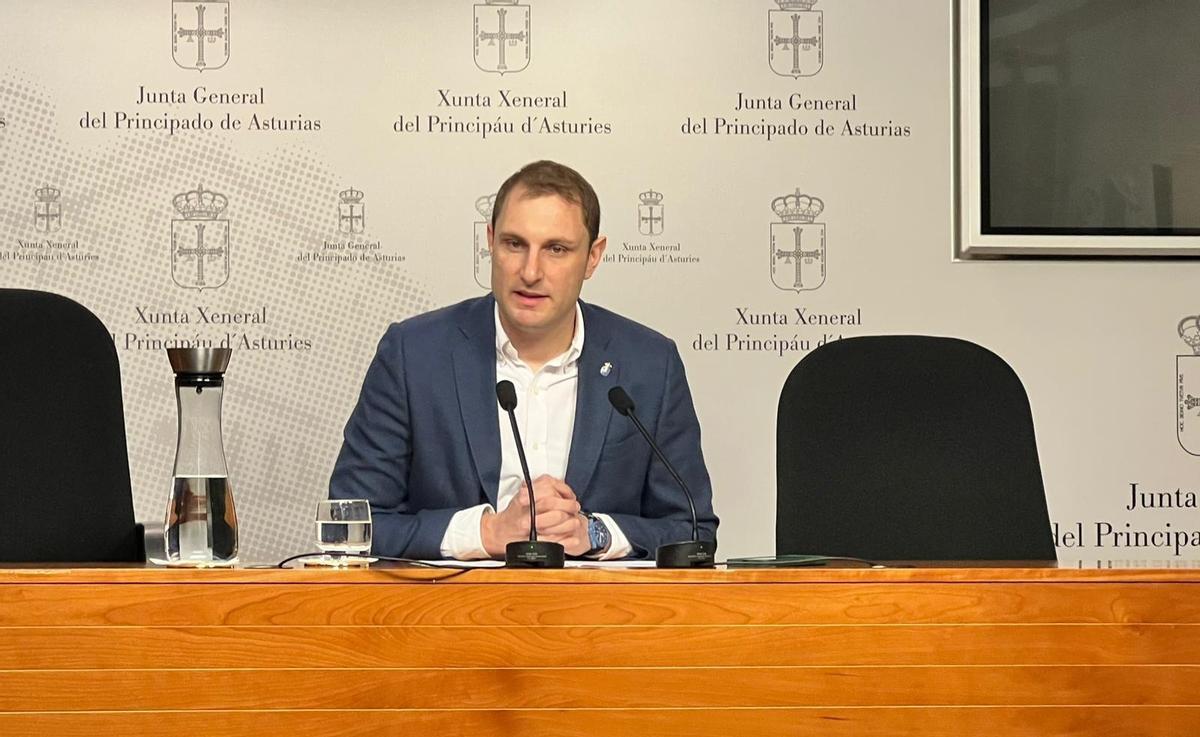 Adrián Pumares, en la Junta.