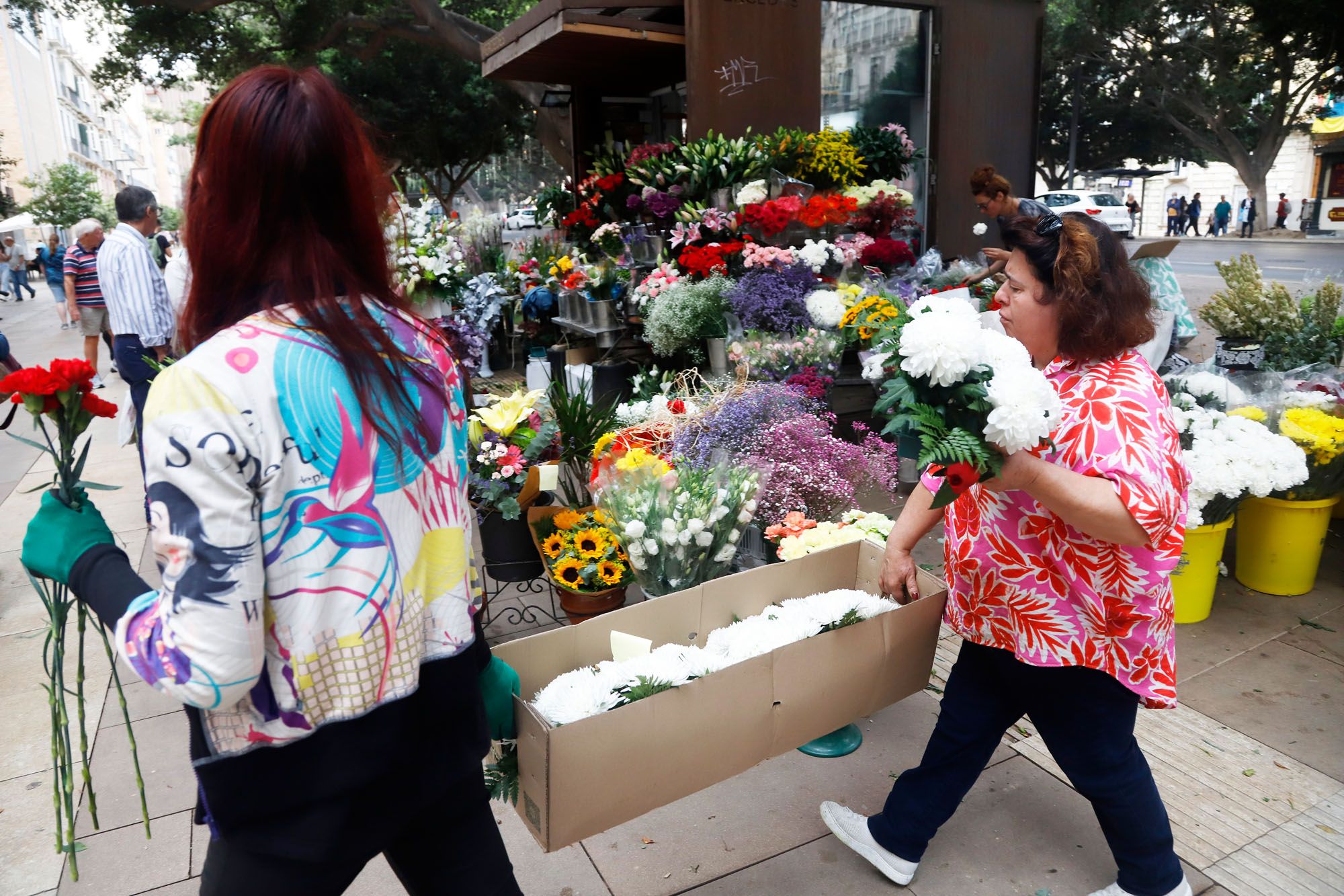 Venta de flores en Málaga de cara al 1 de noviembre, Día de Todos los Santos