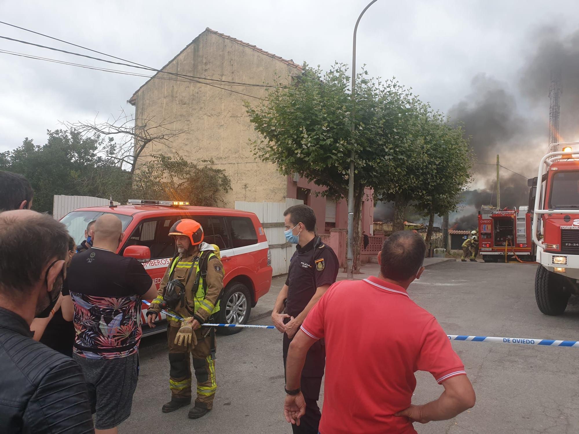 Aparatoso incendio en La Tenderina