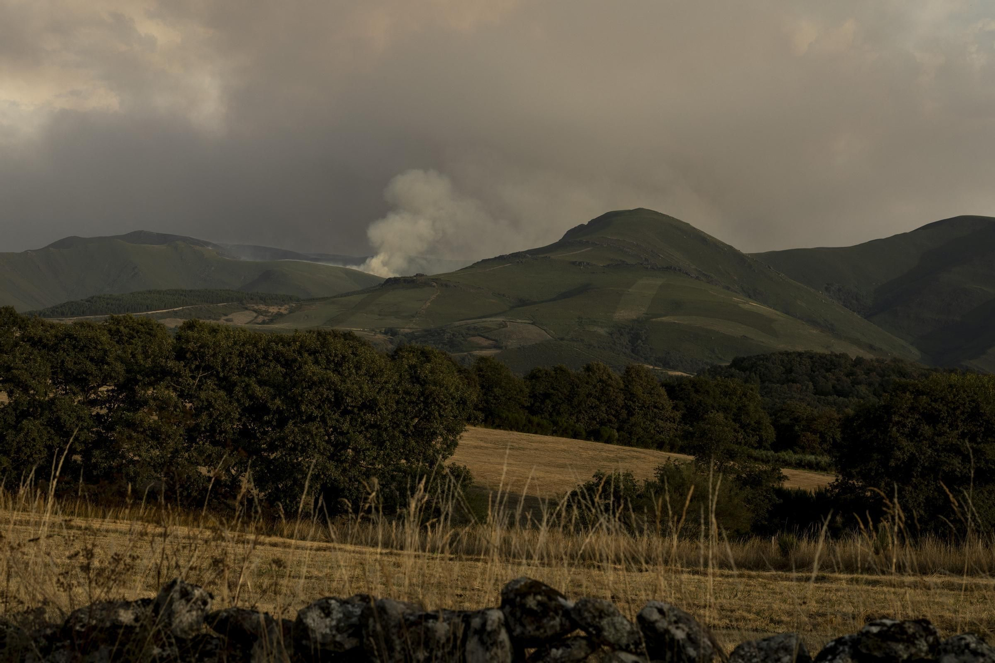 Estado del incendio de Chandrexa de Queixa el sábado 10 por la noche, cuando llevaba arrasadas más de 800 hectáreas