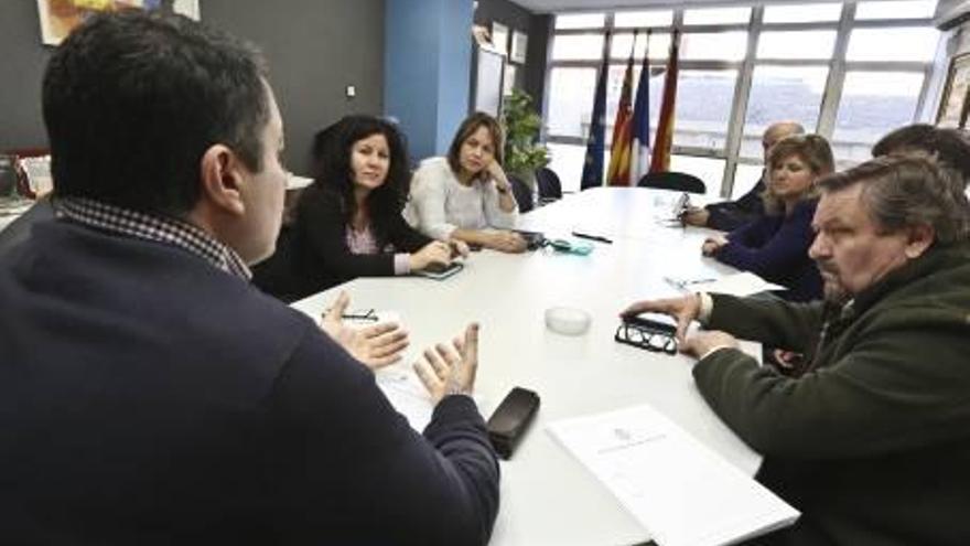 Llorens se reunió ayer con los hoteleros y hosteleros.