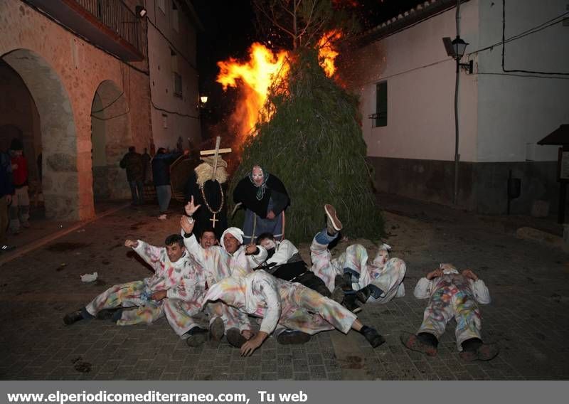 GALERÍA DE FOTOS -- Palanques convierte Sant Antoni en una gran fiesta