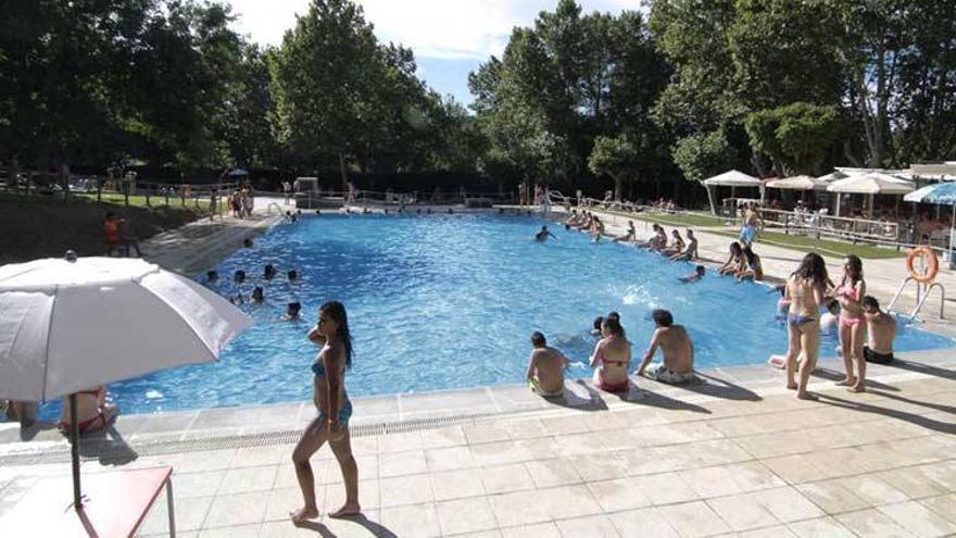 Las piscinas municipales de Cáceres se estrenan con buena acogida