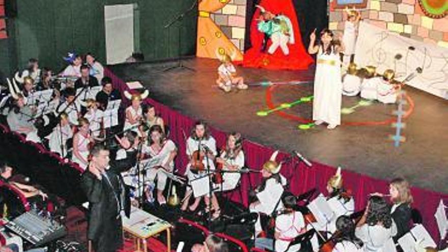 Alumnos de la Escuela de Música de Carreño, durante una actividad.