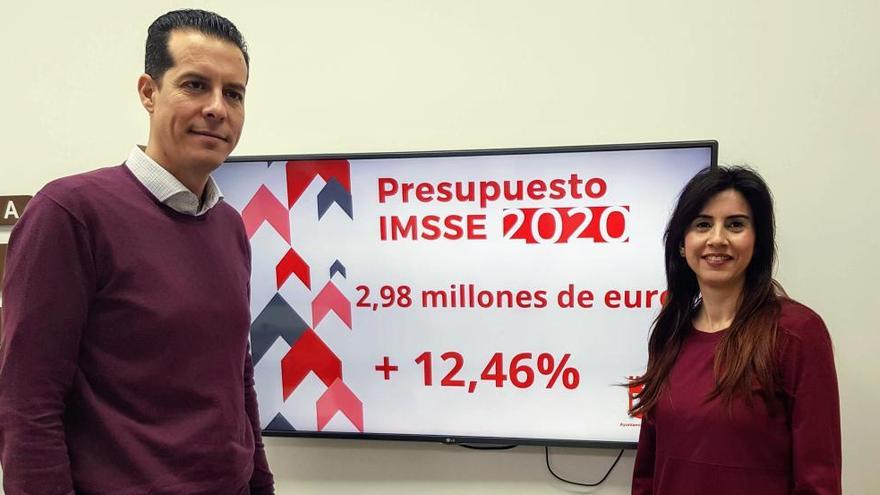 Rubén Alfaro y Alba García presentando los presupuestos del IMSSE