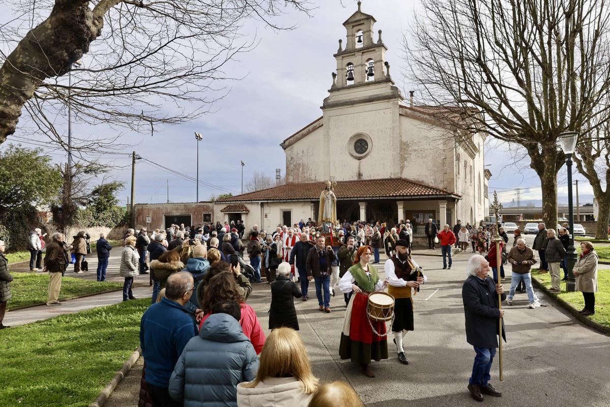 EN IMÁGENES: La parroquia de Jove se vuelca con las rosquillas para celebrar San Blas