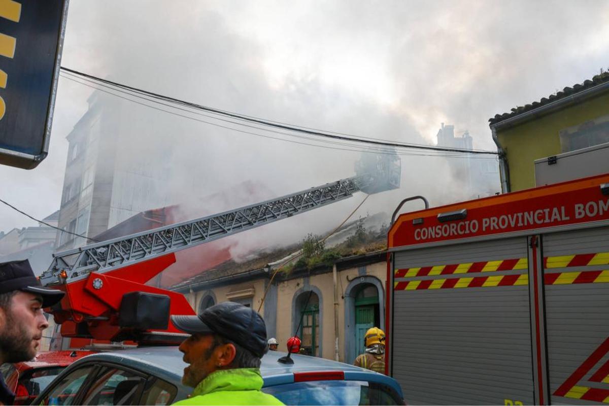 Se incendia la narcovivienda de Os Duráns, en Vilagarcía