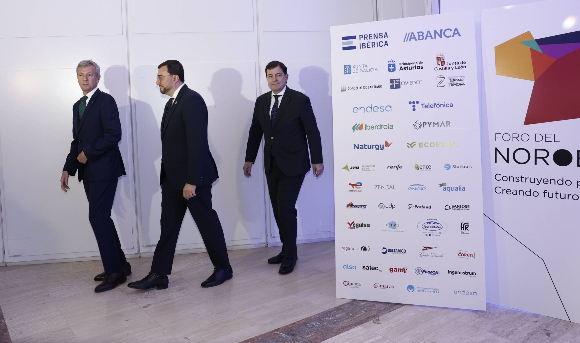 Los presidentes autonómicos de Galicia, Asturias y Castilla y León se suman al Foro del Noroeste para participar en una mesa redonda. 