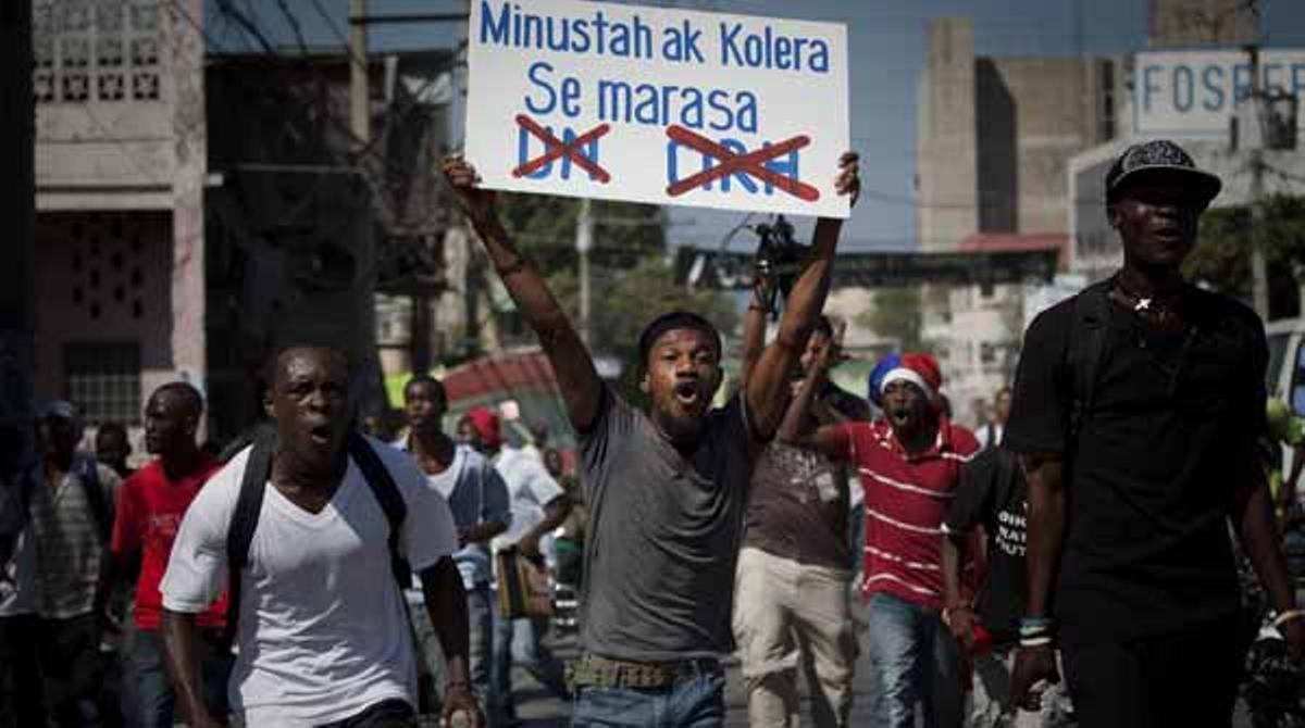Las protestas se han propagado en  la capital haitiana y el foco de todas las iras vuelven a ser los soldados de la ONU.