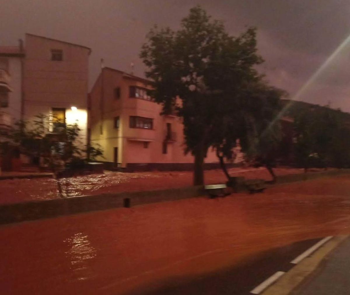 Herrera de los Navarros, inundada, tras las fuertes tormentas.