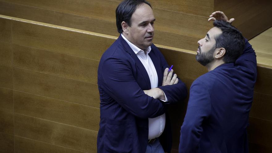 PSPV y Compromís censuran la proximidad de Pérez Llorca a Mazón: &quot;Es su cómplice&quot;